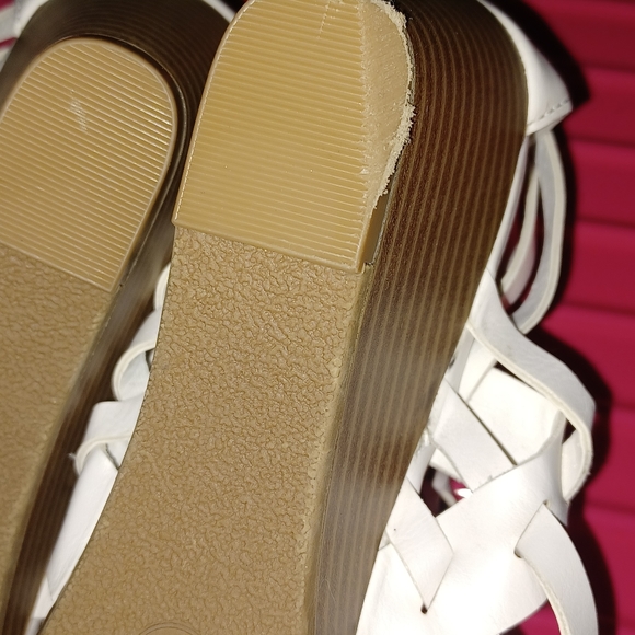 * 2 day hold * New white sandels white strappy 9 1/2 wide - Picture 5 of 7